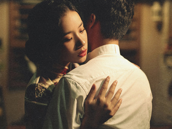 Chỉ mới yêu nhau, anh đã đánh em như cơm bữa - 3