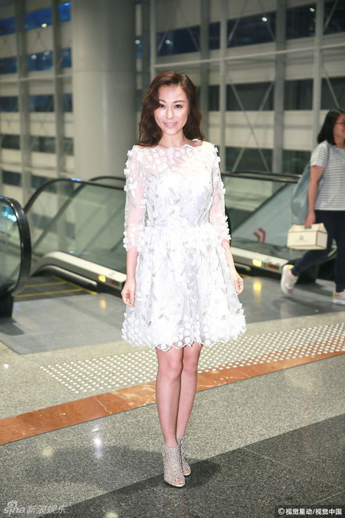 quot;Đàn chịquot; của đài TVB kín đáo vẫn lấn át quot;đàn emquot; ăn mặc táo bạo - 2