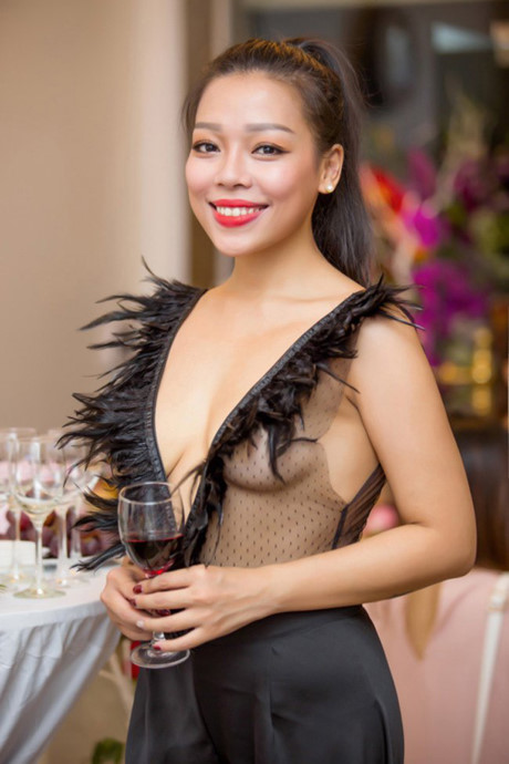 Sao Việt và những màn quot;tra tấnquot; thị giác với thời trang lông - 4