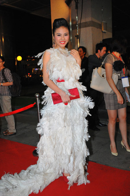 Sao Việt và những màn quot;tra tấnquot; thị giác với thời trang lông - 3
