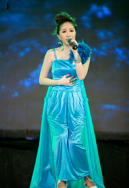 Sao Việt và những màn quot;tra tấnquot; thị giác với thời trang lông - 16