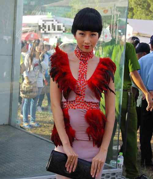 Sao Việt và những màn quot;tra tấnquot; thị giác với thời trang lông - 6