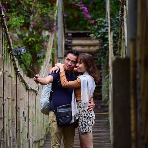 Những hình ảnh quot;ngọt như mía lùiquot; của BTV Hoàng Linh và người yêu mới - 3