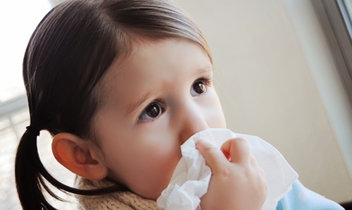 Con hết nghẹt mũi khi giao mùa nhờ mẹ áp dụng loạt mẹo quot;một phát ăn ngayquot; - 1