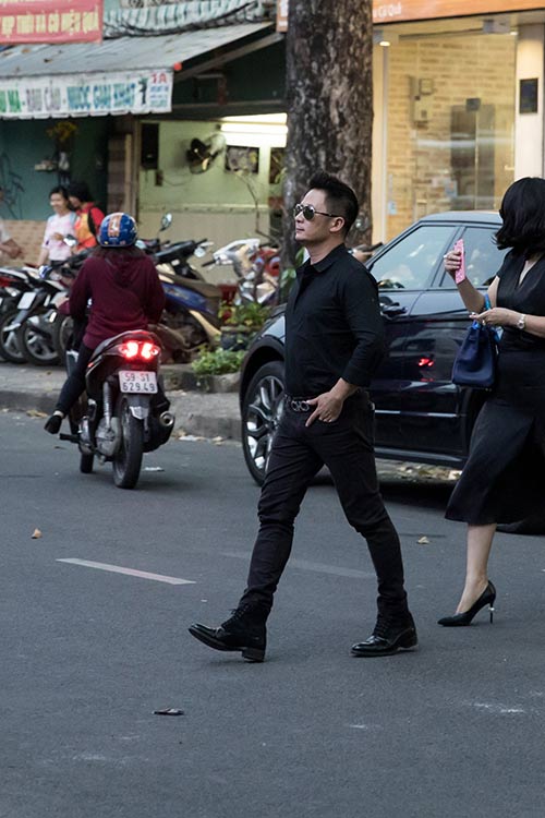 Vắng người yêu, Bằng Kiều lặng lẽ lang thang trên phố Sài thành - 2