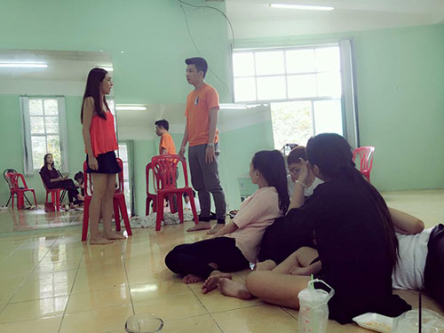 Hết lộng lẫy sang chảnh, Trịnh Kim Chi giản dị ăn cơm bình dân trong phòng tập - 3