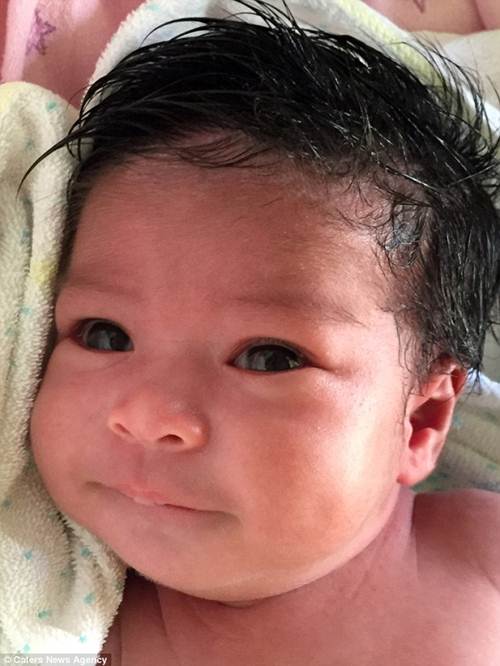 Đây là bé gái có mái tóc quot;hotquot; nhất được hội mê con nít săn lùng - 3