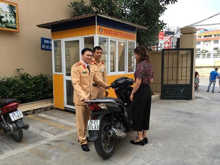 Bất ngờ nhận lại chiếc SH sau khi bỏ trên đường lúc nửa đêm - 1