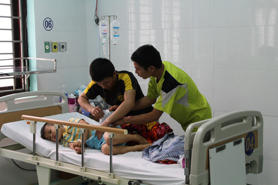 Chị chết, em nguy kịch sau khi ăn mì tôm - 2