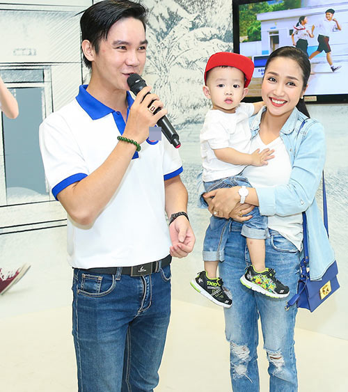 quot;Gái 3 conquot; Ốc Thanh Vân trẻ trung, quot;bụi phủiquot; bên con trai út - 6