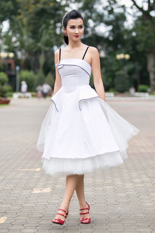 Kim Tuyến được sinh viên đặc biệt hâm mộ, kí quot;mỏi tayquot; tại sự kiện - 1