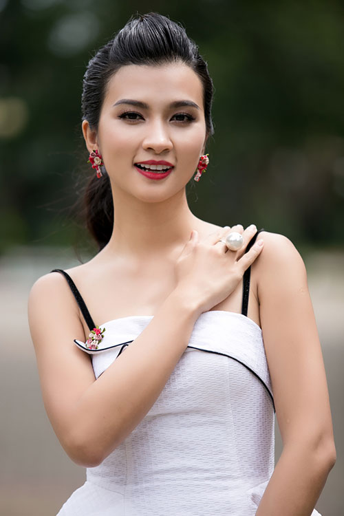 Kim Tuyến được sinh viên đặc biệt hâm mộ, kí quot;mỏi tayquot; tại sự kiện - 6