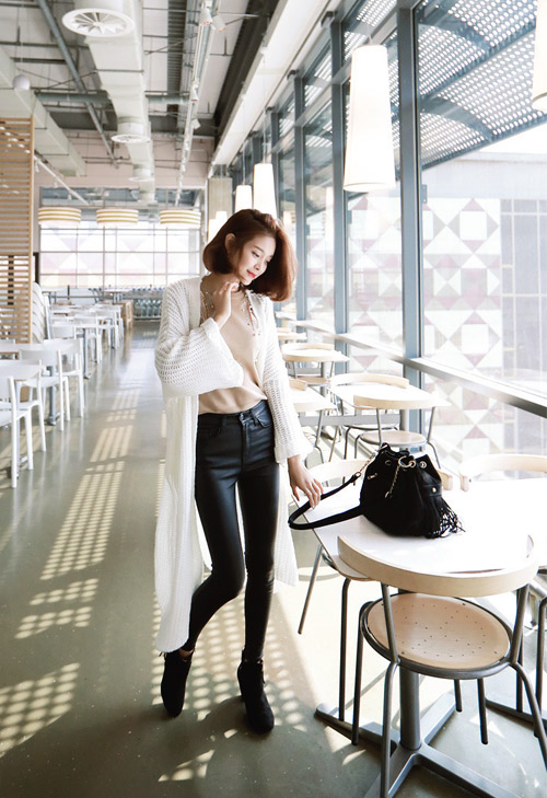 4 cách phối để mặc cardigan không quot;già như bà ngoạiquot; - 6