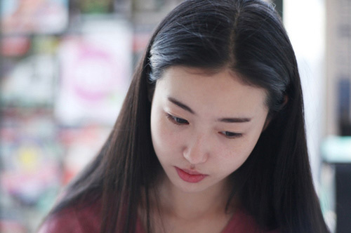 Mẹ chồng trừng mắt quát con dâu mặc áo 2 dây vì sợ dụ dỗ con trai bà - 1