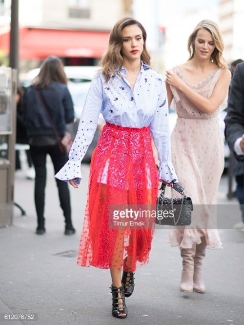 Park Shin Hye quot;bại trậnquot; khi đụng hàng với Jessica Alba - 3