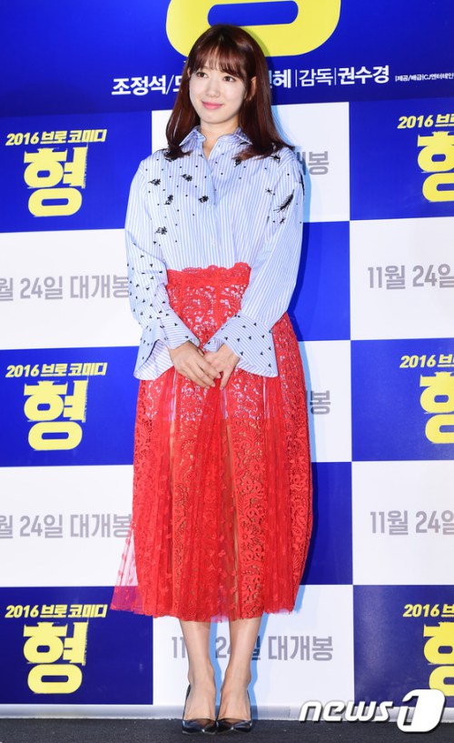 Park Shin Hye quot;bại trậnquot; khi đụng hàng với Jessica Alba - 5