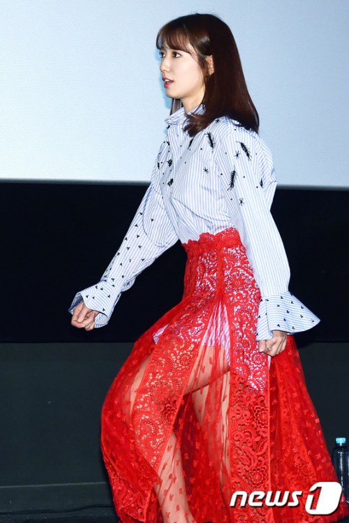 Park Shin Hye quot;bại trậnquot; khi đụng hàng với Jessica Alba - 6