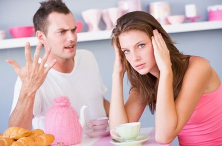 Phản ứng khiến chồng choáng váng của cô vợ nhu mì quot;hiền quá hoá đụtquot; - 1