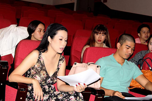 Hết lộng lẫy sang chảnh, Trịnh Kim Chi giản dị ăn cơm bình dân trong phòng tập - 1