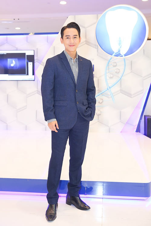 Vắng chồng, Tú Vi rạng rỡ trong sự kiện cùng Hứa Vĩ Văn - 4