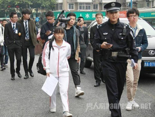 Thiếu nữ 19 tuổi rao bán trinh tiết với giá 650 triệu để cứu anh trai bị ung thư - 4