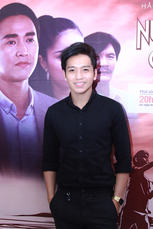 Chàng người yêu kém tuổi rạng rỡ quot;tháp tùngquot; Lê Phương đến buổi ra mắt phim - 15