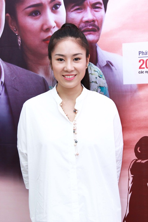 Chàng người yêu kém tuổi rạng rỡ quot;tháp tùngquot; Lê Phương đến buổi ra mắt phim - 8