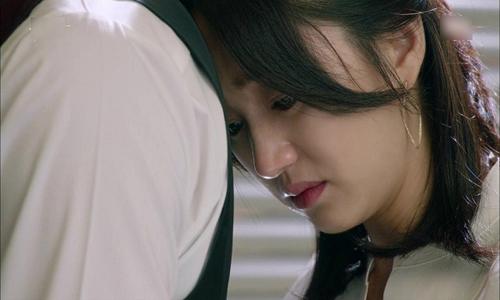 Chồng cầu cứu tôi qua điện thoại, nào ngờ đến nơi tôi phải chứng kiến cảnh tượng ấy - 1