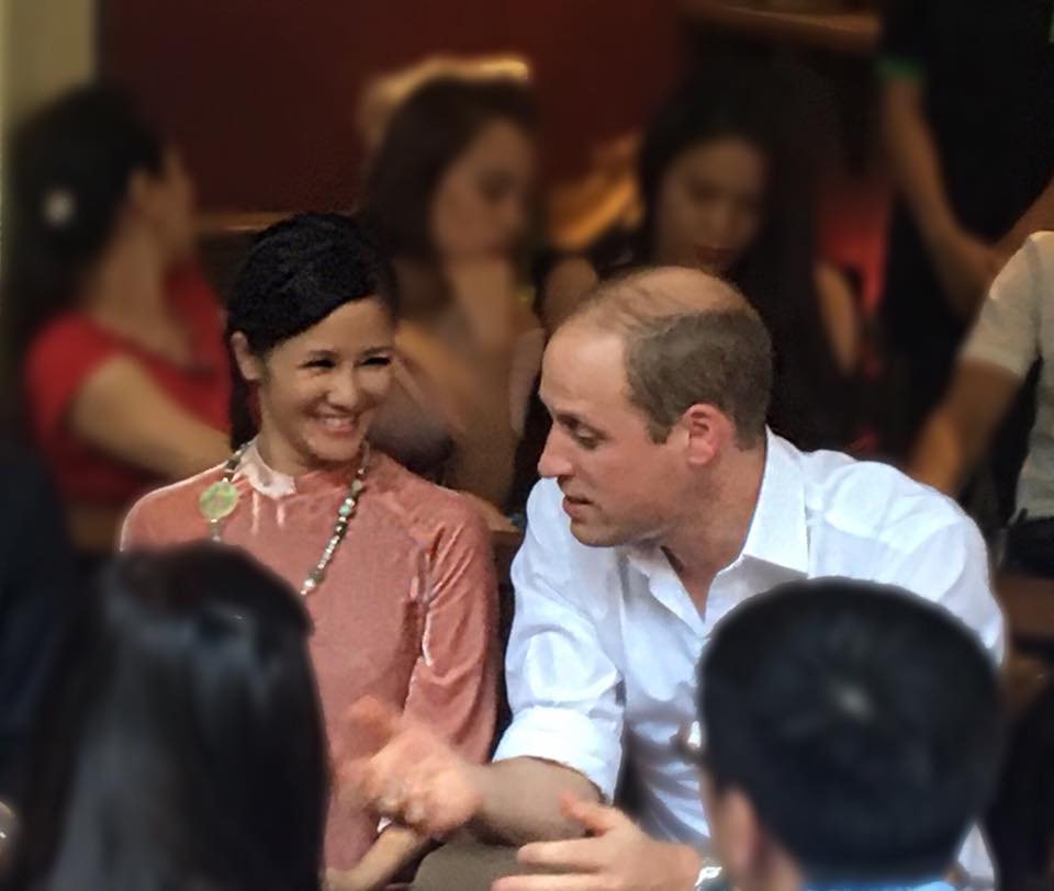 Diva Hồng Nhung khoe khoảnh khắc đẹp dịu dàng bên Hoàng tử Anh William - 2