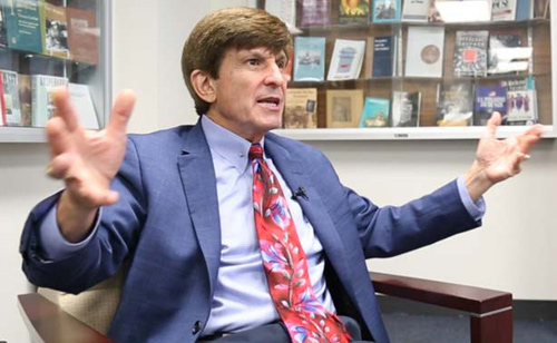 #039;Giáo sư tiên tri#039; dự đoán về nhiệm kỳ sóng gió của Donald Trump - 1