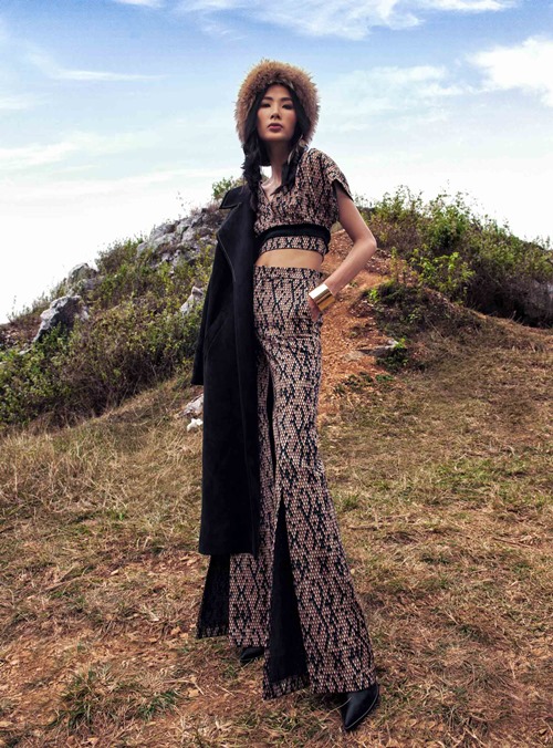 Hoàng Thuỳ tung ảnh nóng bỏng giữa tin đồn bị cấm diễn - 4