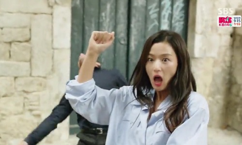 Huyền thoại biển xanh tập 2: Lee Min Ho và Jeon Ji Hyun có nụ hôn đại dương ướt át - 10