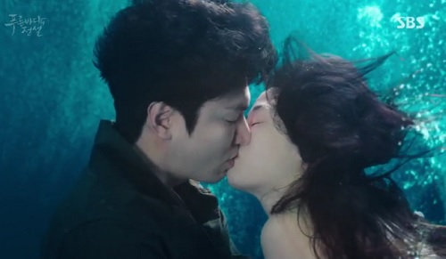 Huyền thoại biển xanh tập 2: Lee Min Ho và Jeon Ji Hyun có nụ hôn đại dương ướt át - 13
