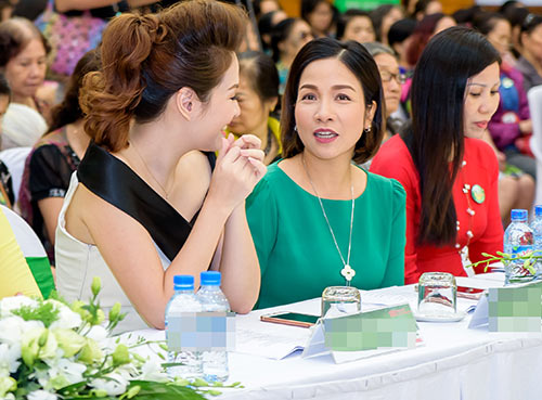 MC Đan Lê xinh đẹp rạng rỡ, một mình đi làm khách mời - 8