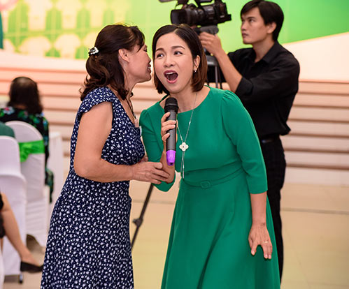 MC Đan Lê xinh đẹp rạng rỡ, một mình đi làm khách mời - 10