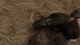 Vượt mặt “Hậu duệ mặt trời”, “Huyền thoại biển xanh” bị nghi là hàng đạo nhái - 14