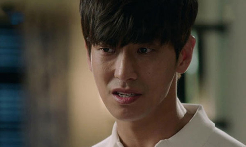 Nhìn em nắn nót từng chiếc áo trẻ con, tôi không dám nói ra sự thật - 1