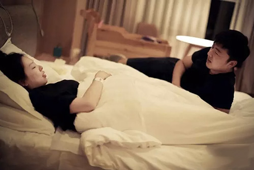 “Phát hờn” với bộ ảnh đi đẻ của bà mẹ trẻ “làm gì cũng có chồng ở bên” - 5