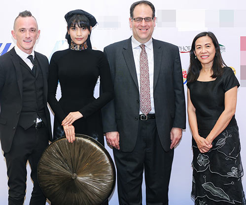 Trương Thị May thuyết phục thành công vợ chồng Lệ Quyên mua đấu giá tượng Phật - 11