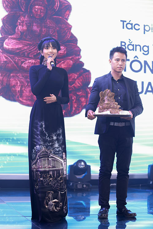 Trương Thị May thuyết phục thành công vợ chồng Lệ Quyên mua đấu giá tượng Phật - 5