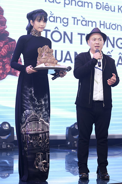 Trương Thị May thuyết phục thành công vợ chồng Lệ Quyên mua đấu giá tượng Phật - 6