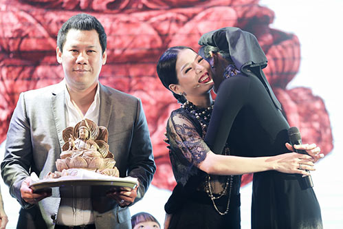 Trương Thị May thuyết phục thành công vợ chồng Lệ Quyên mua đấu giá tượng Phật - 10