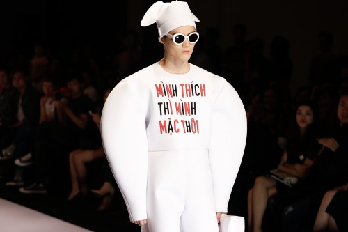 Bị ngộ độc thực phẩm, Thanh Hằng vẫn quot;cháyquot; hết mình - 6