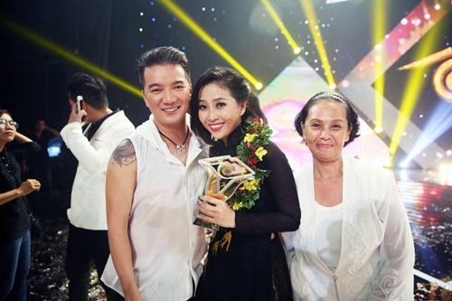 Đàm Vĩnh Hưng cắt phăng tóc của nữ thí sinh ngay trên sóng trực tiếp - 8