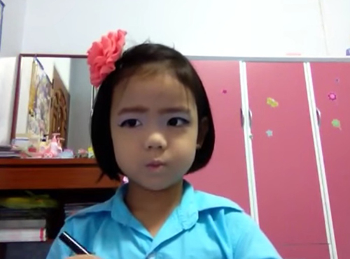 Bé gái 10X từng khiến MXH Việt sốt vì clip dạy make up nay đã xinh đẹp thế này đây - 1