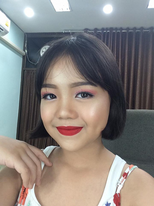 Bé gái 10X từng khiến MXH Việt sốt vì clip dạy make up nay đã xinh đẹp thế này đây - 2