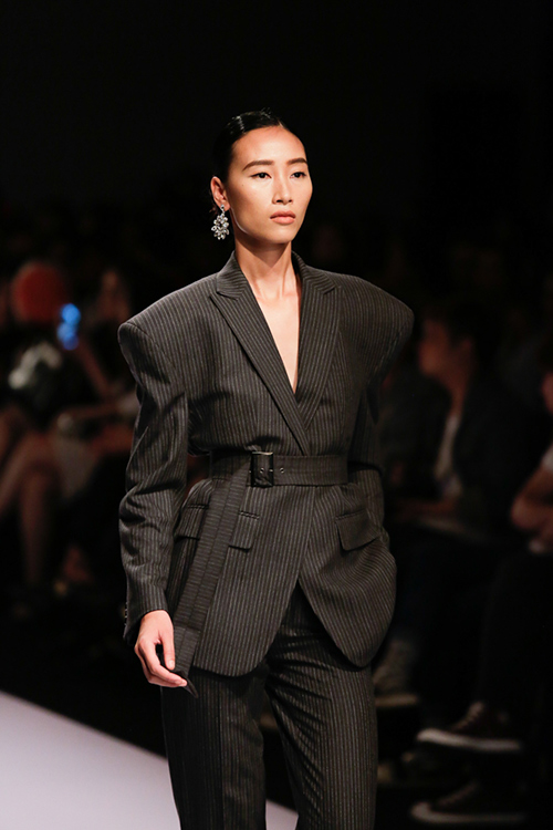 Lan Khuê, Trang Khiếu kẻ tung người hứng trên sàn diễn thời trang - 1