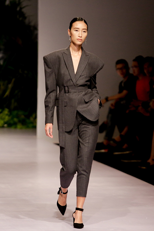 Lan Khuê, Trang Khiếu kẻ tung người hứng trên sàn diễn thời trang - 2