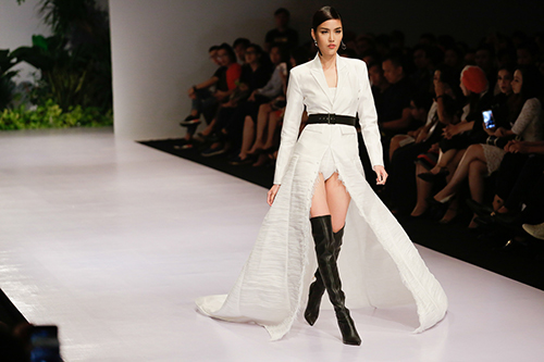 Lan Khuê, Trang Khiếu kẻ tung người hứng trên sàn diễn thời trang - 10