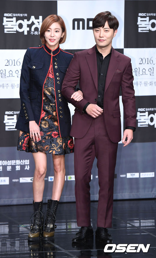 Ngôi sao 24/7: quot;Cặp đùi mật ongquot; UEE già dặn, gày gò hơn đàn chị cách 8 tuổi - 2